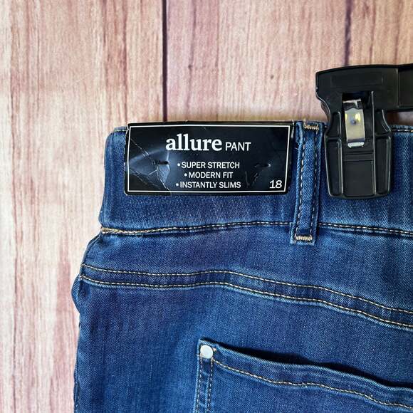 Alfred Dunner women’s jeans allure pull on size 18 / XL stretch blue denim $59 - Picture 9 of 16